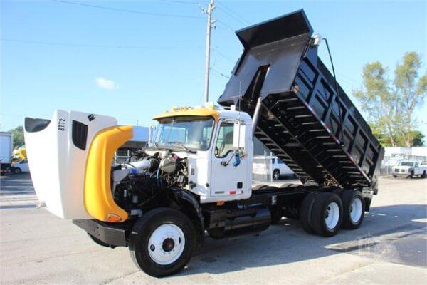 2007 MACK GRANITE CV713 DUMP TRUCK - Image 2