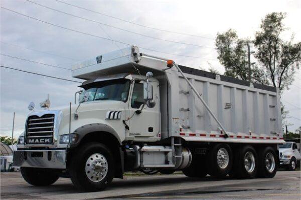 2013 MACK GRANITE DUMP TRUCK FOR SALE - Image 2