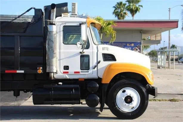 2007 MACK GRANITE CV713 DUMP TRUCK - Image 11