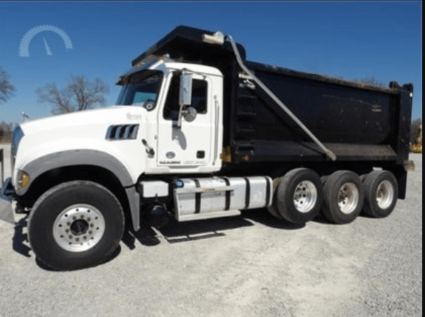 2018 GRANITE DUMP TRUCK - Image 2