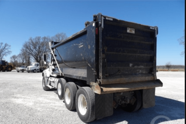 2018 GRANITE DUMP TRUCK - Image 4
