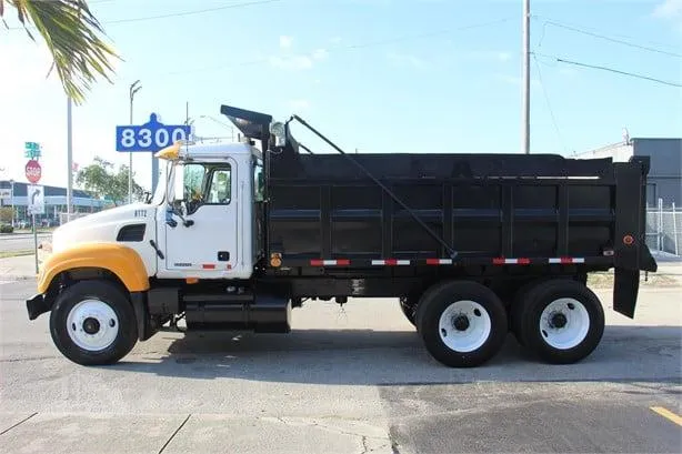 2007 MACK GRANITE CV713 DUMP TRUCK - Image 12