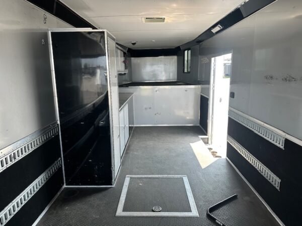 2021 Continental 8.5 x 44 Enclosed Gooseneck Trailer - Image 8