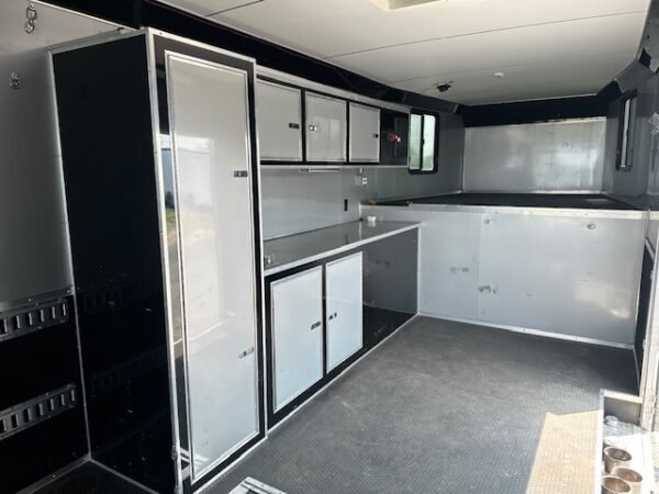 2021 Continental 8.5 x 44 Enclosed Gooseneck Trailer - Image 9