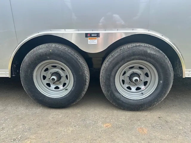 Car Mate Avalanche 8.5 x 24 V-Nose Enclosed Car Trailer - Image 8