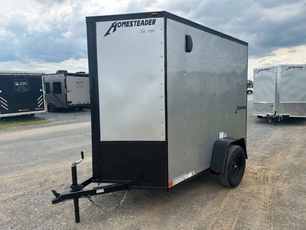 Homesteader 5 x 8 Enclosed V-Nose Cargo Trailer – Black Trim - Image 5