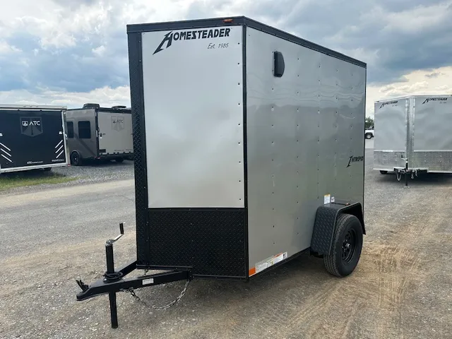 Homesteader 5 x 8 Enclosed V-Nose Cargo Trailer – Black Trim - Image 5