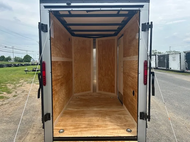 Homesteader 5 x 8 Enclosed V-Nose Cargo Trailer – Black Trim - Image 6