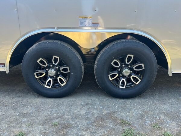 Homesteader 8.5 x 24 Enclosed V-Nose Car Trailer – Two Tone - Image 8
