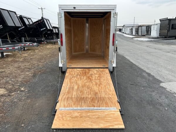 Homesteader 5 x 8 Enclosed V-Nose Cargo Trailer – Ramp Door - Image 3