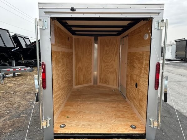 Homesteader 5 x 8 Enclosed V-Nose Cargo Trailer – Ramp Door - Image 6