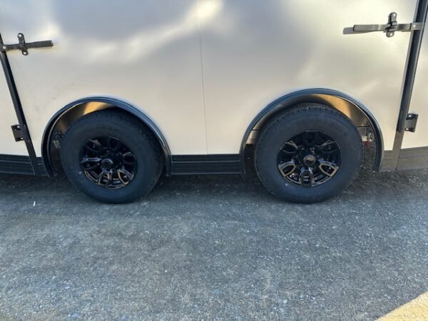 Nitro 8.5 x 22 Enclosed Aluminum Car Trailer- Black Trim - Image 9
