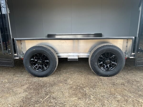 Nitro 8.5 x 28 Enclosed Aluminum Car Trailer- Black Trim - Image 9