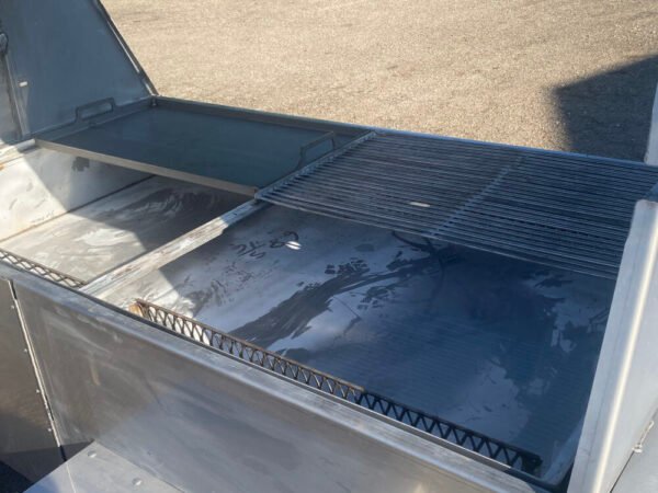Model 4830CSS Towable Charcoal Grill – Stainless - Image 3